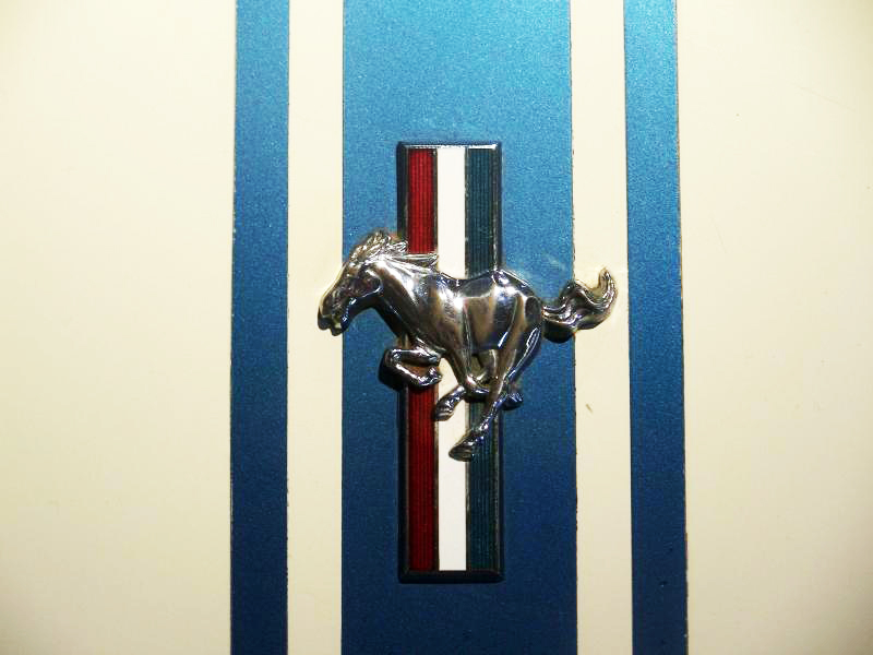 Mustang I running horse badge with blue triple stripes